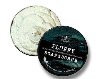 Sapone cremoso soffice Frija SOAP & SCRUB | Sapone esfoliante 3 in 1, cura, rasatura | Docciaschiuma soffice con scrub allo zucchero | con olio di vinaccioli biologico | Vegano