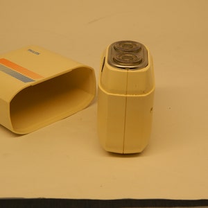Vintage   Philisave Electric Shaver - Very Rare for Travel