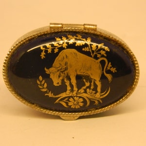Vintage French Porcelain Limoges Jewelry Box - Classical Porcelain Painting, Elegant Keepsake