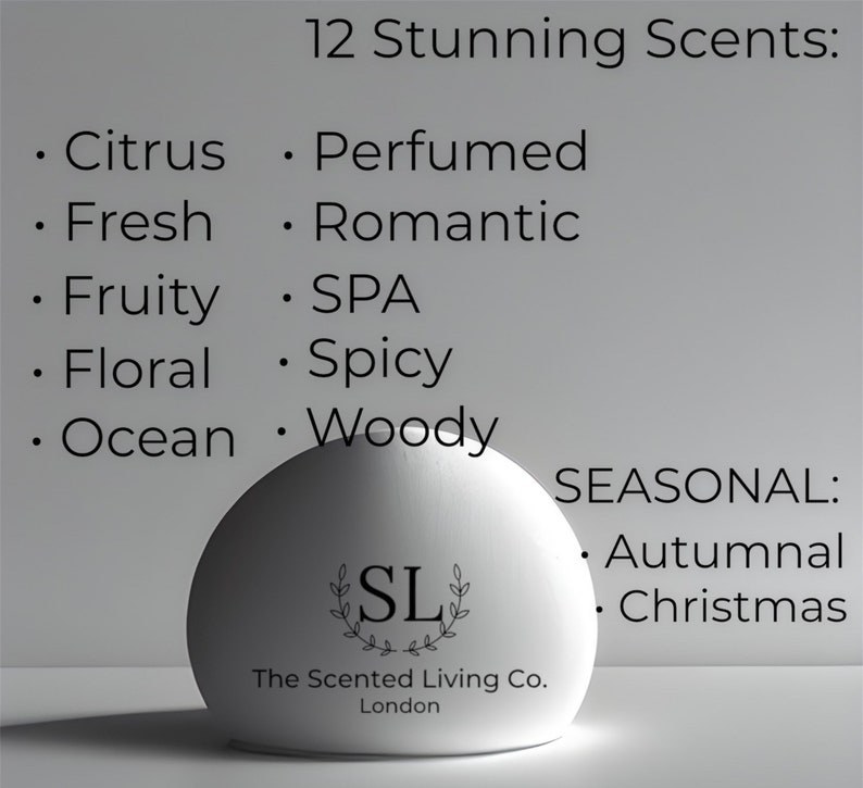 Puede incluir: Un producto blanco en forma de c&uacute;pula con el texto "The Scented Living Co. London" y el logotipo "SL". La imagen enumera 12 aromas, incluyendo Citrus, Fresh, Fruity, Floral, Ocean, Perfumed, Romantic, SPA, Spicy y Woody, adem&aacute;s de opciones de temporada.