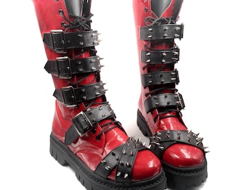 Draculala 2.0 | bottes gothiques, bottes hautes faites à la main, bottes ceinturées, chaussures punk, esthétique egirl, bottes végétaliennes à pointes, bottes rouges, bottes roses