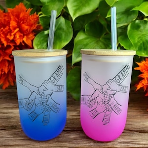 Your Custom Family Names Wine Glass / Customized Mother&#39;s Day Gift Idea / Holding Hands Mothers Day Gift for Mom / Nana / 18 Oz Wine Glass