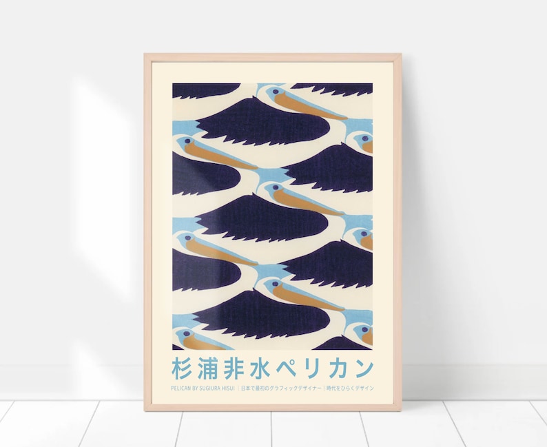 Puede incluir: Un p&oacute;ster vintage con un dise&ntilde;o gr&aacute;fico de pel&iacute;canos volando en un patr&oacute;n. El p&oacute;ster es de color crema con pel&iacute;canos azules y marrones. El texto en el p&oacute;ster dice "Pelican 非水 ペリカン" en japon&eacute;s.
