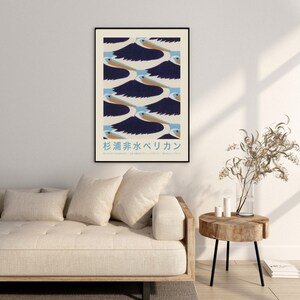Puede incluir: Un p&oacute;ster con un dise&ntilde;o gr&aacute;fico de pel&iacute;canos azules y marrones en un patr&oacute;n repetitivo. El p&oacute;ster tiene un fondo blanco y el texto "Pelican Water" en caracteres japoneses.