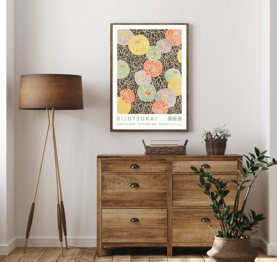 装飾的な花模様の木製タンス 優しい花の彫刻が素敵♪ レトロ