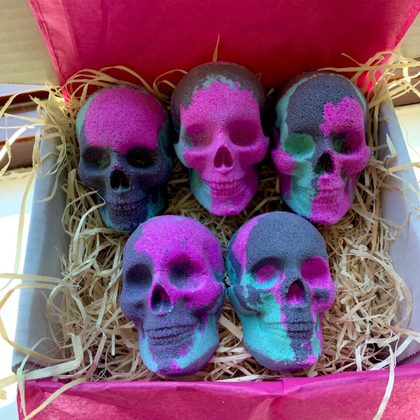 Skull Bath Bomb Gift Set- Black Oud, Vegan, Organic, Natural, Dark, Creepy, Self Care, Birthday Present, Custom Gift for Her