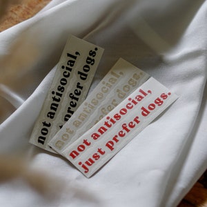 Sticker - belettering "niet asociaal, liever honden.", vinylsticker voor spiegels, interieurdecoratie, cadeau voor hondenbezitters