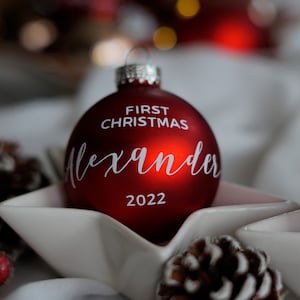 Pegatina de texto deseada Primera Navidad - pegatina de vinilo personalizada individualmente, bola de Navidad bebé recién nacido, nombre deseado