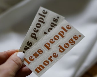 Autocollant - inscription « moins de gens, plus de chiens », autocollant en vinyle pour miroirs, décoration intérieure, cadeau pour les propriétaires de chiens
