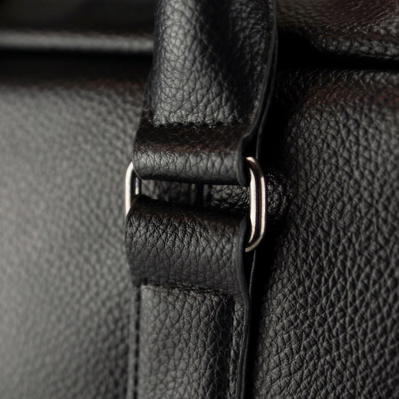Sacoche personnalisée pour ordinateur portable en cuir avec bandoulière et poignées, initiales brodées image 5