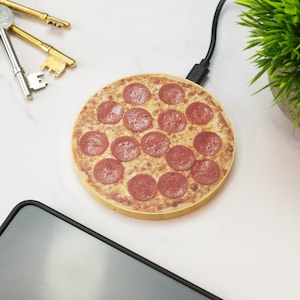 Cargador inalámbrico de teléfono con diseño de pizza, de madera, para regalo