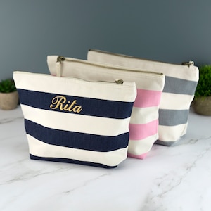 Borsa per accessori in tela nautica personalizzata Borsa da viaggio per borsa da toilette a righe personalizzata ricamata immagine 1