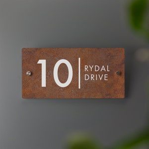 Tabliczka z numerem domu wydrukowana z efektem rdzy Oznakowanie adresowe akryl z efektem rdzy dostępne w wielu rozmiarach zdjęcie 6