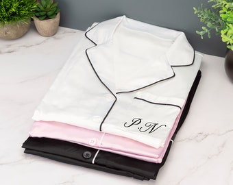 Pijamas de satén con estampado personalizado para mujer, pijamas largos con iniciales, elección de colores, pijamas para despedidas de soltera y bodas
