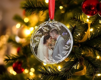 Personalisierte Weihnachtskugel Ornament Individuell bedruckte Paare Geschenk Brautpaar Verlobung Hochzeitsgeschenk Foto Kranz Design