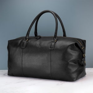 Sac fourre-tout personnalisé en cuir pour homme noir ou marron Sac de voyage de week-end de 30 litres avec initiales brodées image 2