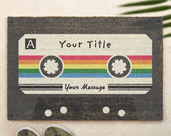 Zerbino retrò con cassetta – Zerbino di benvenuto in stile mixtape vintage con testo personalizzato, regalo personalizzato per gli amanti della musica, arredamento nostalgico anni '80