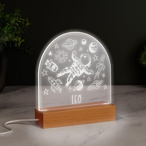 Outer Space LED Children&#39;s Night Light Personalised Astronaut Planets Stars Rockets Acrylic Plaque Wood Base Custom Kids Lamp Bedside Light