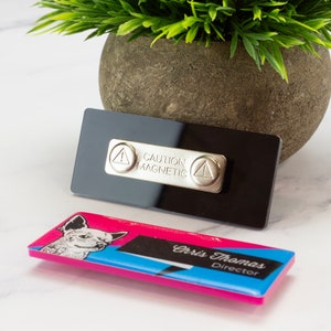 Magnetische naambadge Gepersonaliseerd bedrijfslogo Epoxyhars gecoate barrestaurant