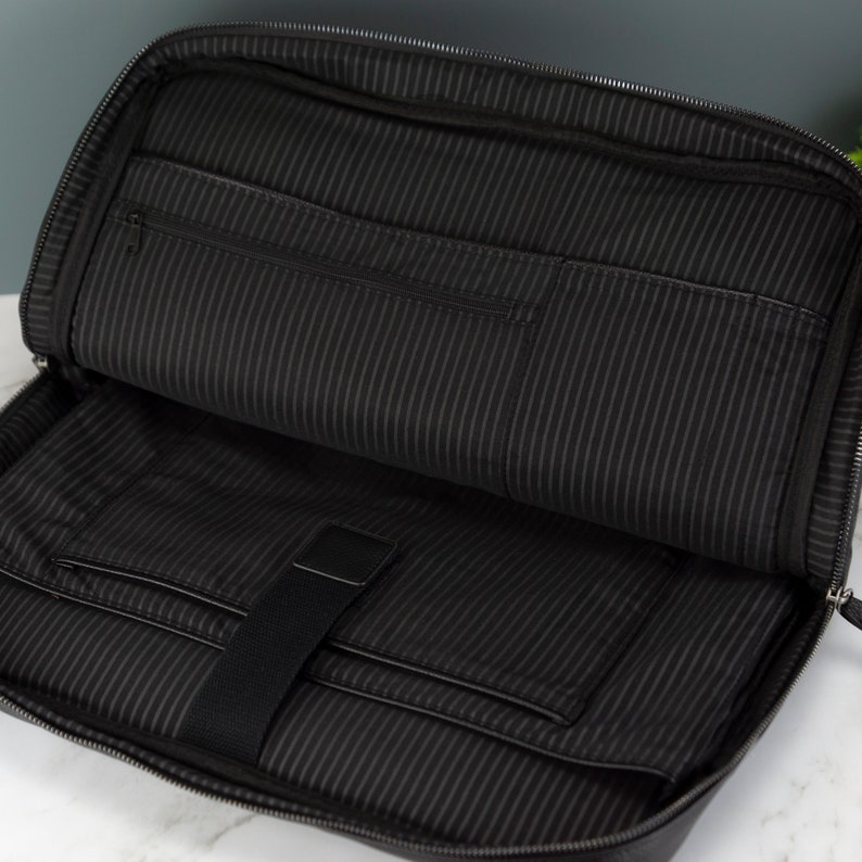 Personalisierte Leder Laptoptasche mit Gurt und Griffen Aktentasche bestickt mit Initialen Bild 3