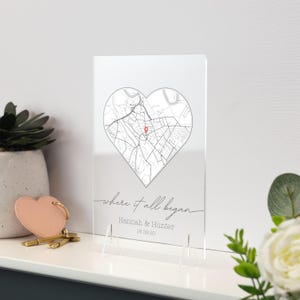 Wo wir uns zum ersten Mal trafen Personalisierte Herzkarte Druck von Stadt Benutzerdefinierte Acryltafel Beliebiger Ort Erstes Datum, wo alles begann, Jahrestagsgeschenk
