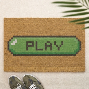 Tapete de boas-vindas divertido com estampa de botão de jogo, tapete gamer retrô, presente para gamer, decoração para casa com tema de jogos de pixel art.