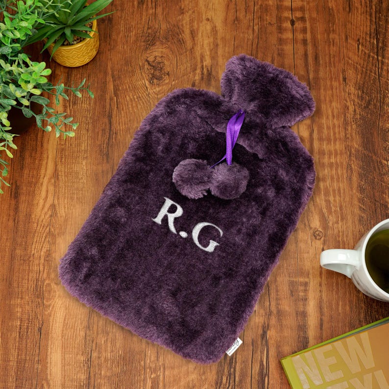 Personalisierte Wärmflasche Gestickte Plüsch-Kunstpelz mit Pom Poms Weihnachtsgeschenk Bild 10