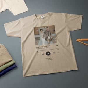 T-shirt de chanson personnalisé Playlist en streaming Petit ami Petite amie Saint-Valentin Musique Amour Anniversaire Mariage Noël Différentes tailles et couleurs