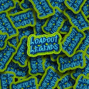 Könnte beinhalten: Eine Ansammlung von blauen und grünen Aufnähern mit dem Text "LOADOUT LEGENDS". Die Aufnäher haben einen neongrünen Rand und ein blaues und hellblaues Farbschema. Die Aufnäher sind über das Bild verstreut.