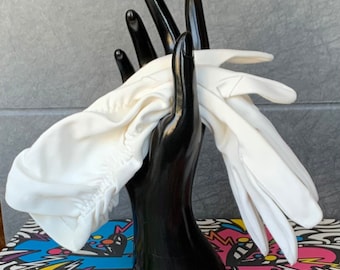 Vintage 1950's Women's White Quarter Length Opera Gloves (Size S)