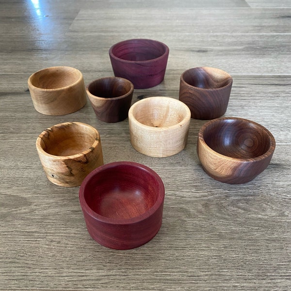 Small decor bowl. Solid wood bowls look great on our charcuterie boards. Or use in the kitchen for salt, herbs etc...