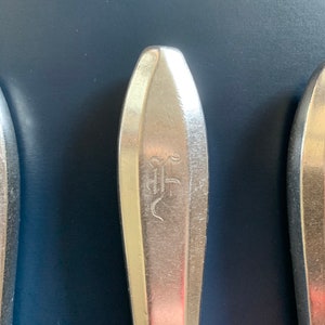 Oneida 1914 Patrician silverplate “F” engraved service for 5