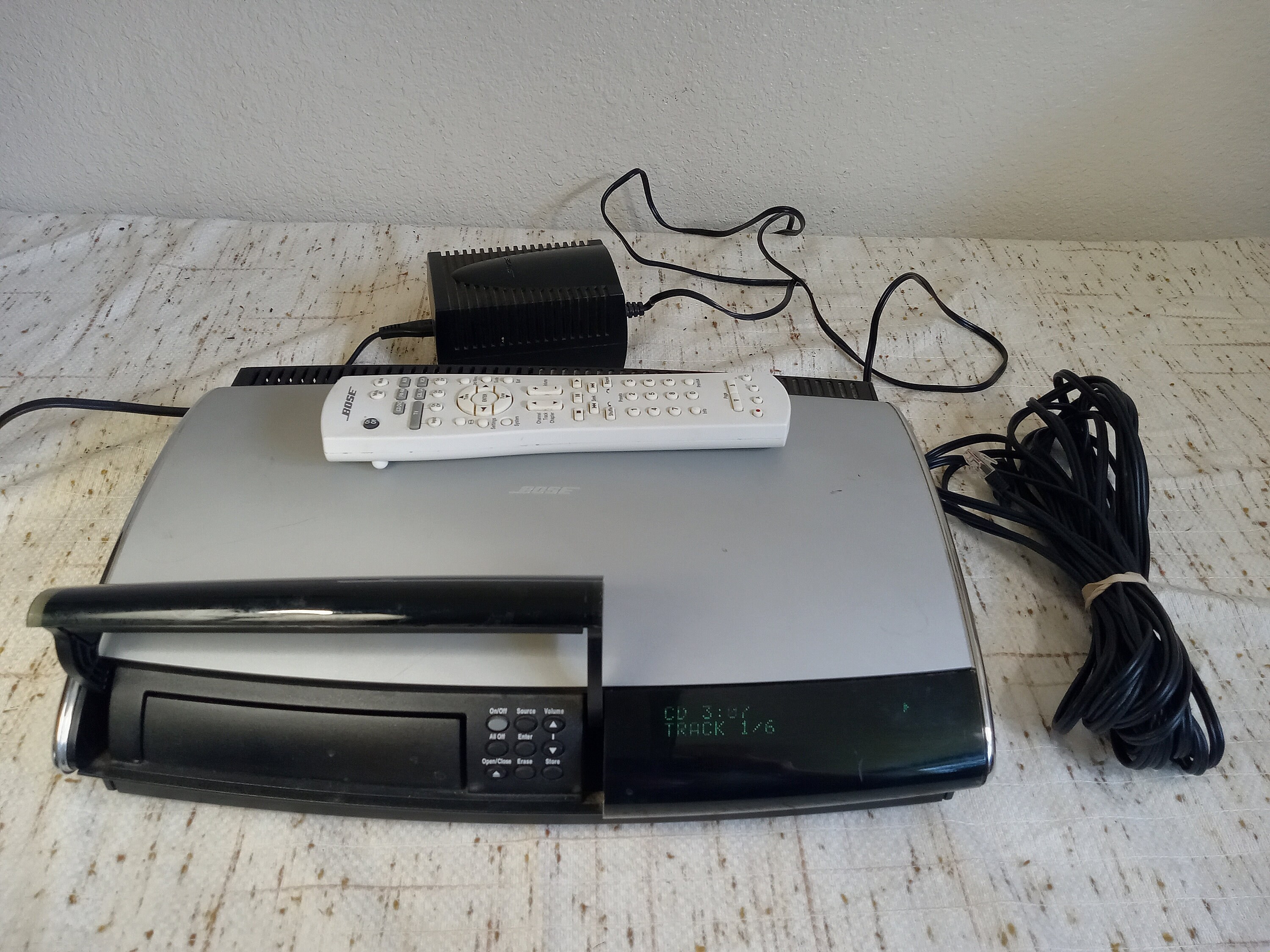 Bose AV18 Media Center With Remote, Power Adapter