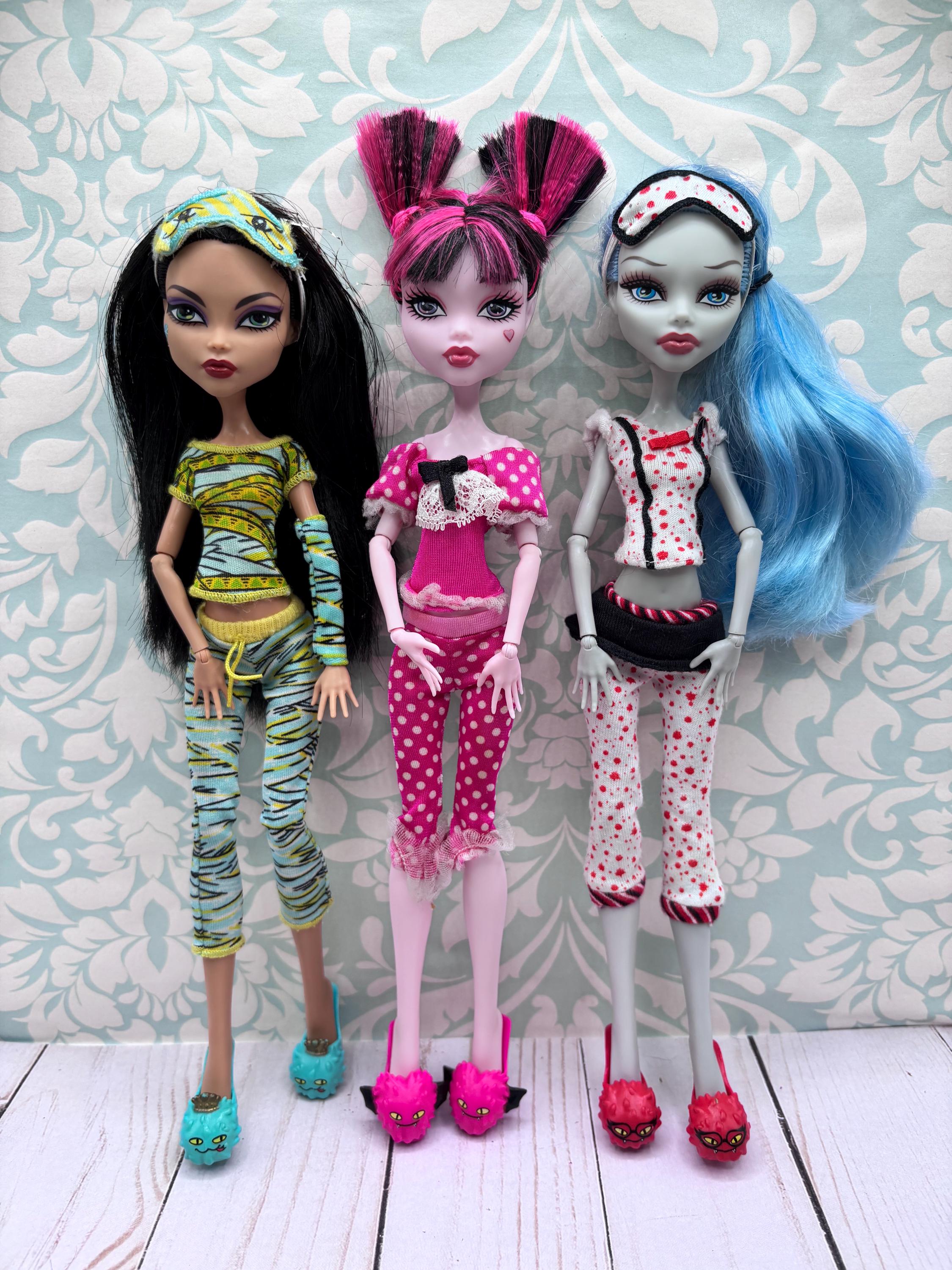 Monster High Dolls for Collectors, OOAK Repaints, Playing - Dead Tired Cleo de Nile, Draculaura and Ghoulia Yelps