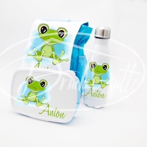 Può includere: Una borsa per il pranzo blu con un design a rana e il nome Anton. Il set include anche una lunchbox abbinata e una borraccia con un design a rana e il nome Anton.