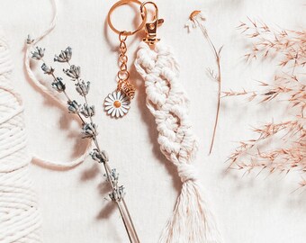 Portachiavi in oro macramè fatto a mano, portachiavi stile Boho, accessorio borsa, regalo per lei, regalo inaugurazione casa, "Fleur des champs"