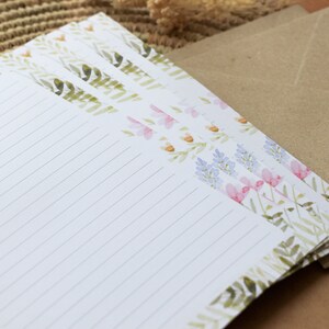 Carta da lettere "Pretty flowers" con busta, Set di cancelleria floreale illustrato ad acquerello per scrivere ai propri cari immagine 5