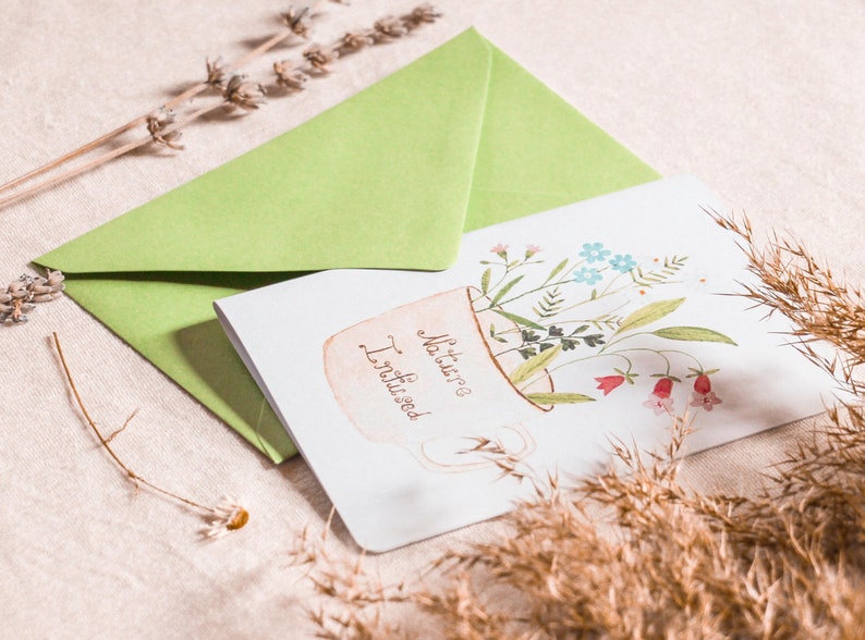 Carte postale illustrée à l’aquarelle « Nature infused », Carte de voeux fait-main, anniversaire, intemporelle, fleurs et tasse de thé image 3