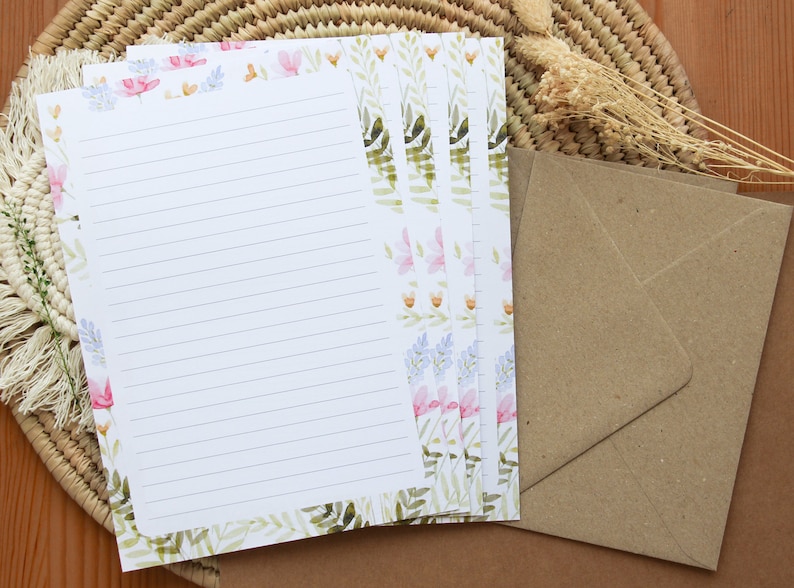 Carta da lettere "Pretty flowers" con busta, Set di cancelleria floreale illustrato ad acquerello per scrivere ai propri cari immagine 1