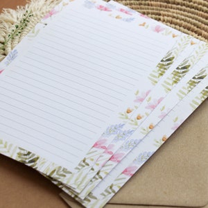Carta da lettere "Pretty flowers" con busta, Set di cancelleria floreale illustrato ad acquerello per scrivere ai propri cari immagine 3