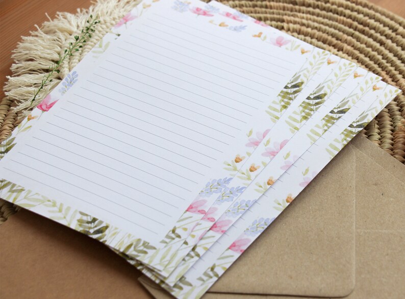 Carta da lettere "Pretty flowers" con busta, Set di cancelleria floreale illustrato ad acquerello per scrivere ai propri cari immagine 3