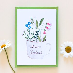 Carte postale illustrée à l’aquarelle « Nature infused », Carte de voeux fait-main, anniversaire, intemporelle, fleurs et tasse de thé image 2