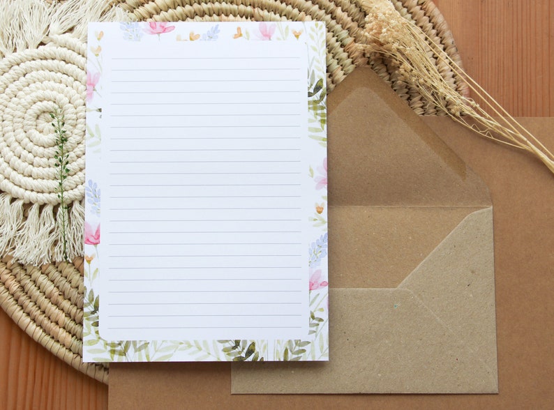 Carta da lettere "Pretty flowers" con busta, Set di cancelleria floreale illustrato ad acquerello per scrivere ai propri cari immagine 2