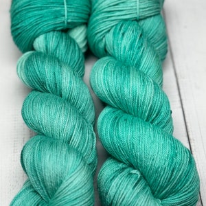 Drown my Demons - Sonderbestellung! Handgefärbte Wolle, Superwash Merino, Seide, Yak, Fingering Weight, 4 fädig, Sockenwolle, Schalgarn, Pink, Braun