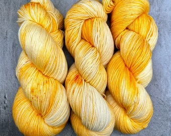 Peach Bellini - Handgefärbte Merino Nylon Sockenwolle, Geschenk für Sie, hell Preach, Peaches, handgefärbt, Kammgarn