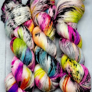 Fita mista - Tintura independente, tingido à mão, fio para meias, pintado à mão, fio neon, MCS, MCN, Merino/Nylon, Penteado, Aran, DK, Volumoso