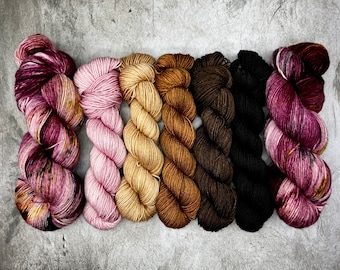 Chai Berry latte-breiset omslagdoek, breipakket, Superwash Merino-verloopset, dekengaren, Afghaans garen, KAL-garenset