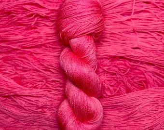 Flamingo - Indie Dyer, Handgefärbt, Handbemalt, MCS, MKN, Merino/Nylon, Geschenke für Sie, Stricken, Sommergarn, Bambus, Seide, Neon Pink