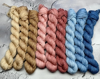 Shoreline Sonata - Set de 9 mini ovillos degradados, mini ovillos de merino/nailon para calcetines, calcetines de dedo, calcetines monstruosos, calcetines con retazos, regalo para tejedores, hilo