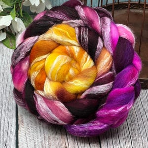 Tramonto - Roving di lana merino/bambù non superwash, fibra per filatura, fibra per infeltrimento, roving tinto a mano, rosa, magenta, bordeaux, giallo, senape immagine 1